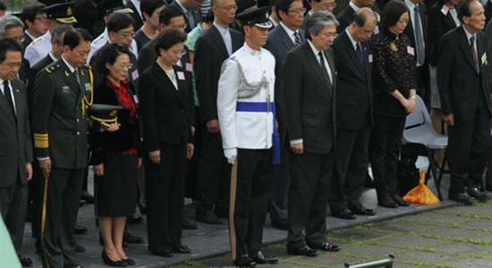 仇鴻出席香港紀(jì)念抗戰(zhàn)勝利70周年儀式