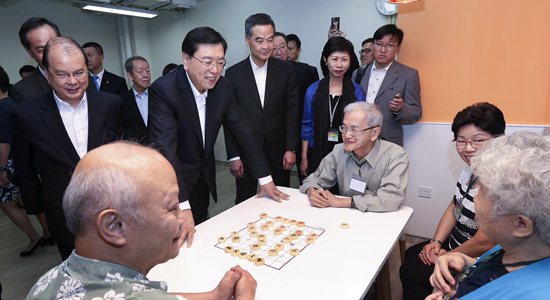 張德江視察香港福利機(jī)構(gòu)和資助房屋項目