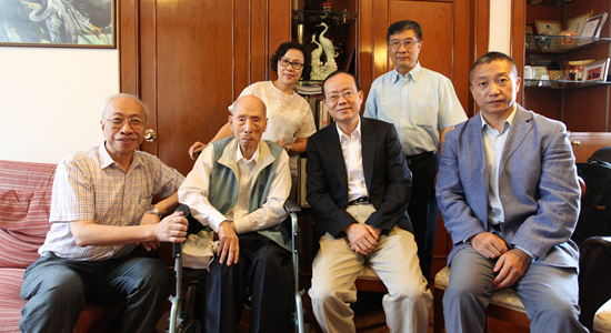 楊健探望香港攝影名家陳復(fù)禮先生
