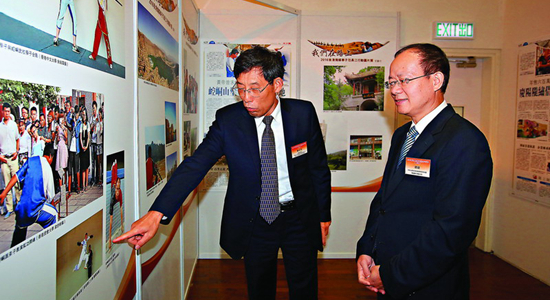 楊健出席香港傳媒學(xué)子范長江行動圖片展開幕儀式