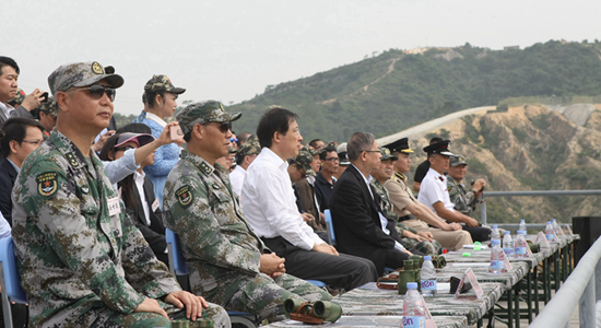 楊建平觀摩“香江衛(wèi)士-2016D”聯(lián)合軍事演習(xí)