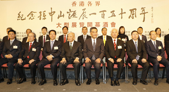 張曉明出席紀(jì)念孫中山誕辰150周年大型展覽開幕酒會