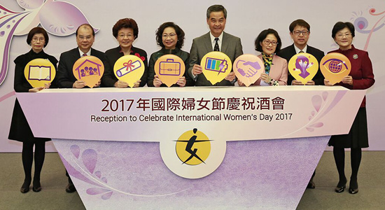 殷曉靜主禮婦女事務(wù)委員會慶“三八”酒會