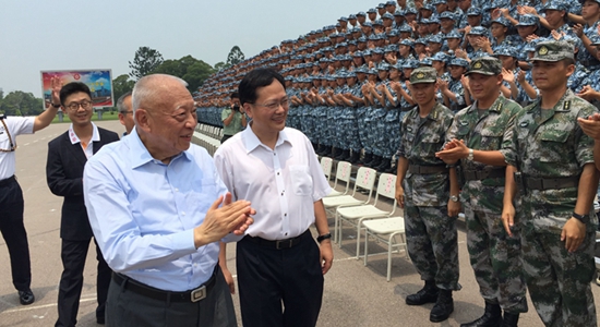 陳冬主禮第13屆香港青少年軍事夏令營結(jié)業(yè)典禮