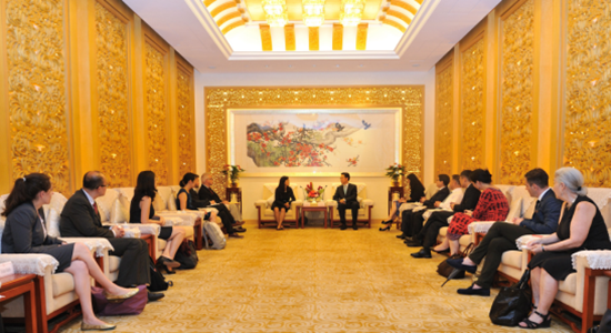張曉明會見美中關(guān)系全國委員會代表團(tuán)