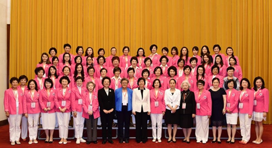 仇鴻率香港各界婦女聯(lián)合協(xié)進(jìn)會代表團(tuán)訪問北京