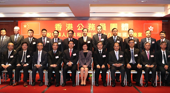 張曉明主禮香港公務(wù)員團(tuán)體慶祝中華人民共和國成立68周年晚宴