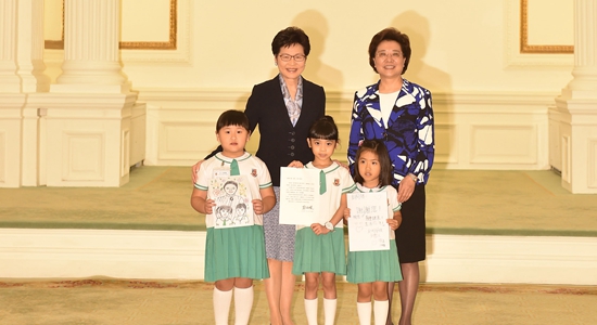 彭麗媛教授給香港三名小朋友回信 勉勵她們努力學(xué)習(xí) 健康成長