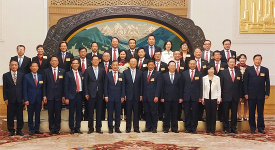 楊潔篪會見香港專業(yè)及資深行政人員協(xié)會訪問團(tuán) 譚鐵牛參加會見