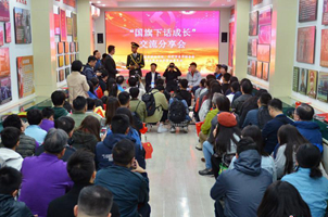 香港各界青少年訪京團參訪天安門國旗護衛(wèi)隊