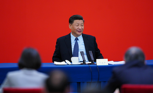 習(xí)近平看望參加政協(xié)會議的經(jīng)濟(jì)界委員