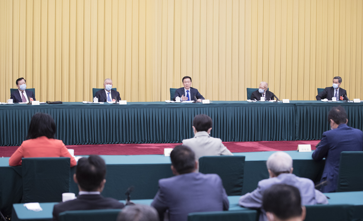 韓正看望港澳地區(qū)全國(guó)政協(xié)委員并參加討論