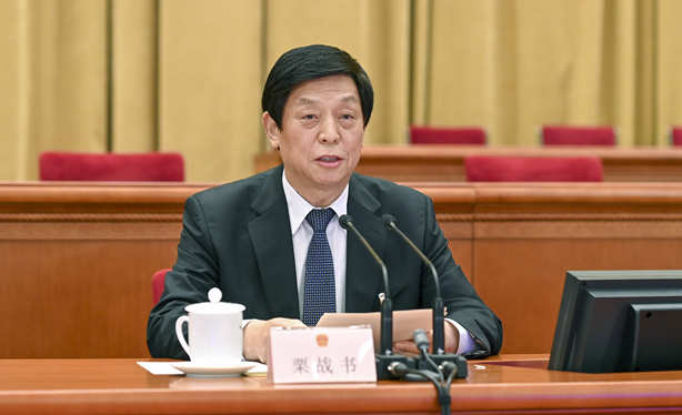 十三屆全國(guó)人大四次會(huì)議舉行預(yù)備會(huì)議 選舉產(chǎn)生大會(huì)主席團(tuán)和秘書(shū)長(zhǎng) 表決通過(guò)大會(huì)議程