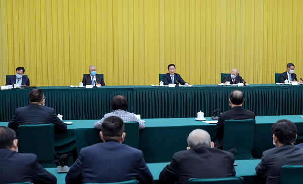 韓正看望港澳地區全國政協委員并參加討論