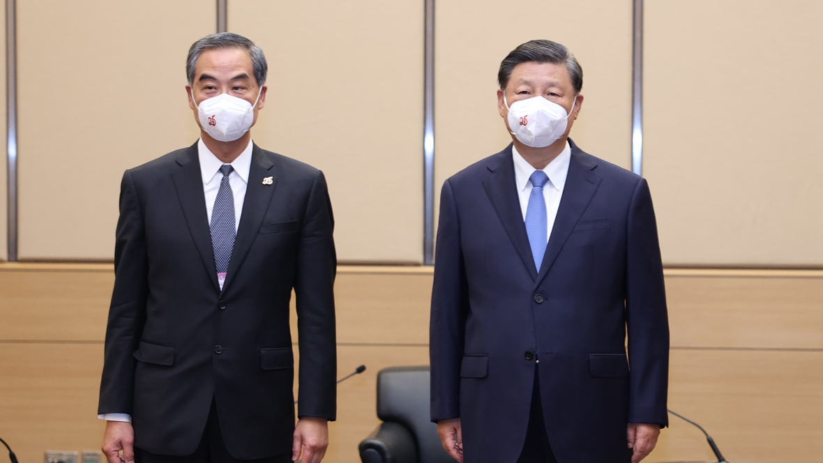 習近平會見全國政協副主席梁振英 委托相關方面轉達對全國政協副主席董建華的問候