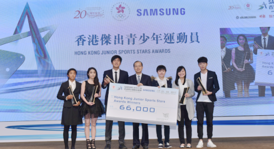 楊健出席2016年杰出運(yùn)動員選舉頒獎典禮